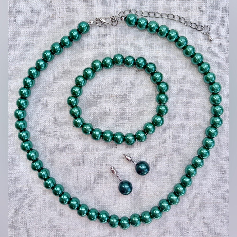 Elegant set of teal glass pearl beaded necklace,elastic bracelet,stud earrings.